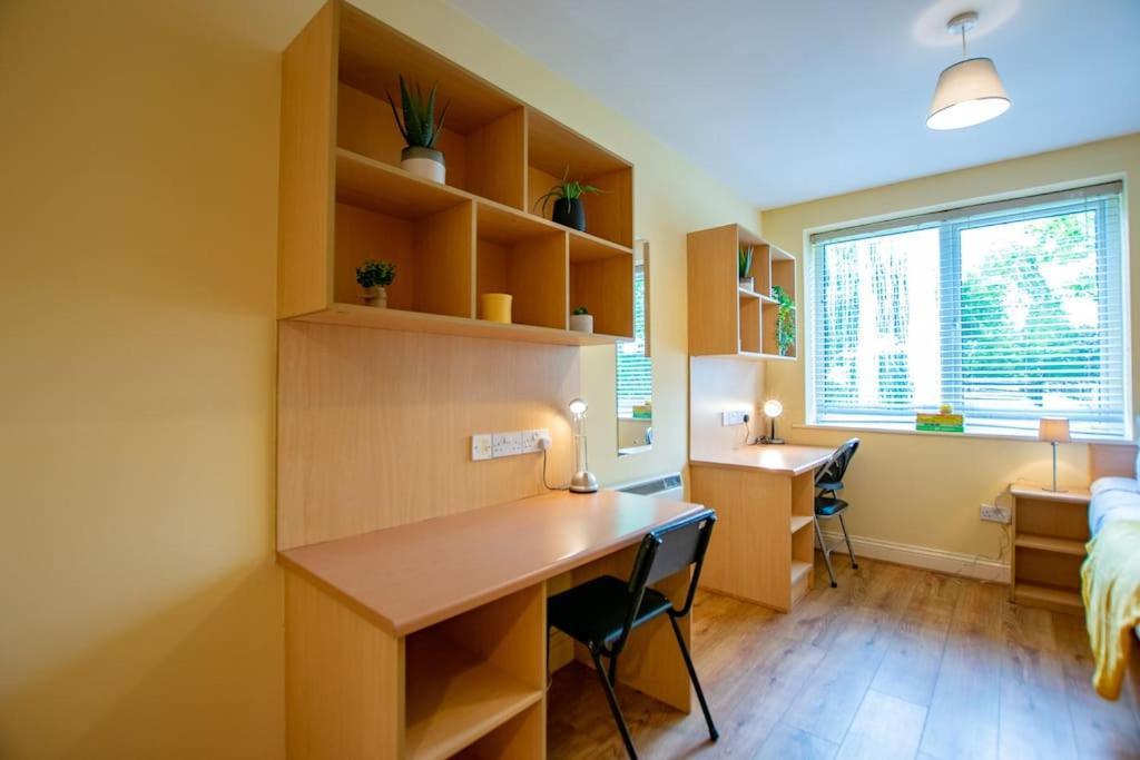 131 - Spacious 2 Bed Apt With Parking Apartment Galway Luaran gambar