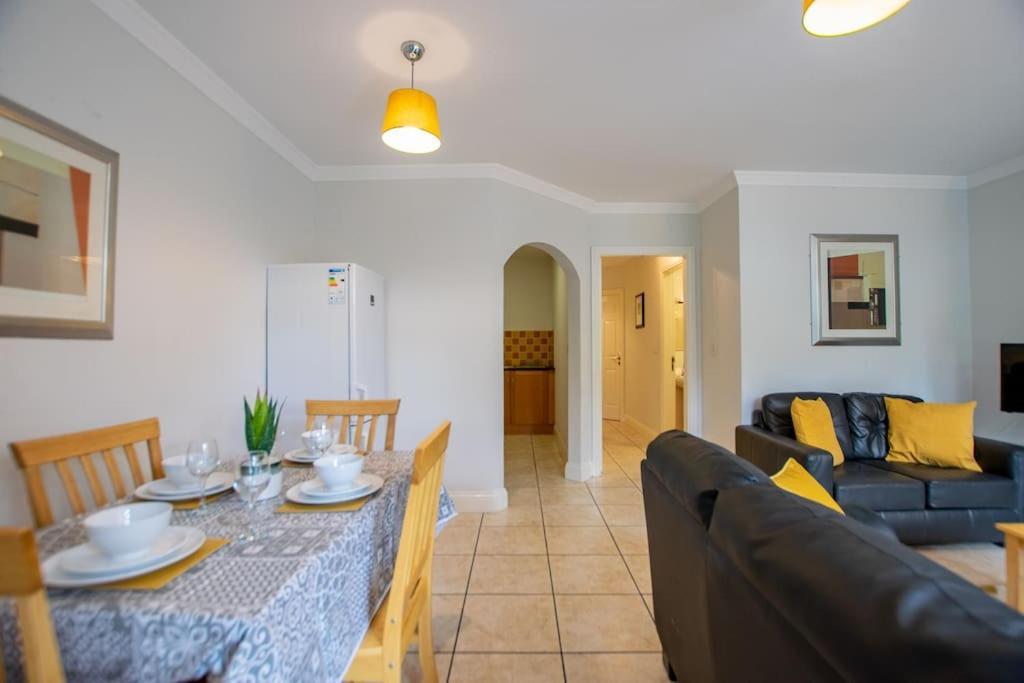 131 - Spacious 2 Bed Apt With Parking Apartment Galway Luaran gambar