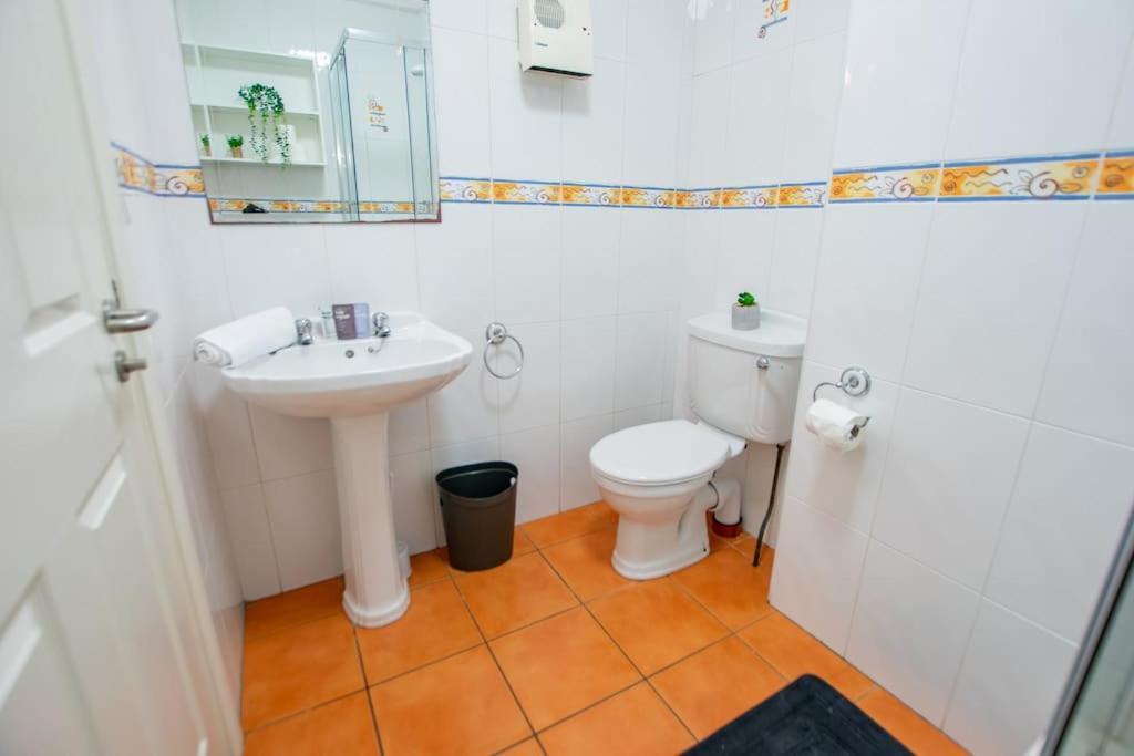 131 - Spacious 2 Bed Apt With Parking Apartment Galway Luaran gambar