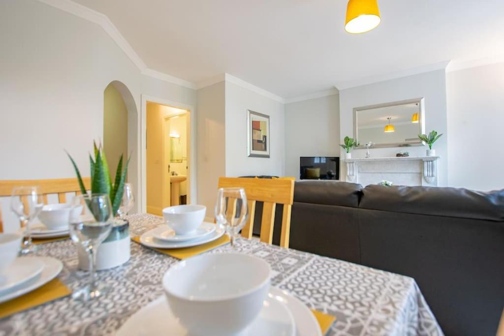 131 - Spacious 2 Bed Apt With Parking Apartment Galway Luaran gambar