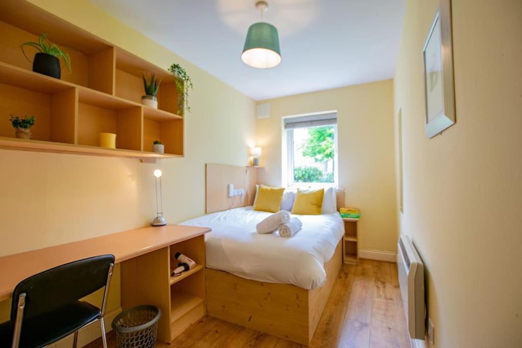 131 - Spacious 2 Bed Apt With Parking Apartment Galway Luaran gambar