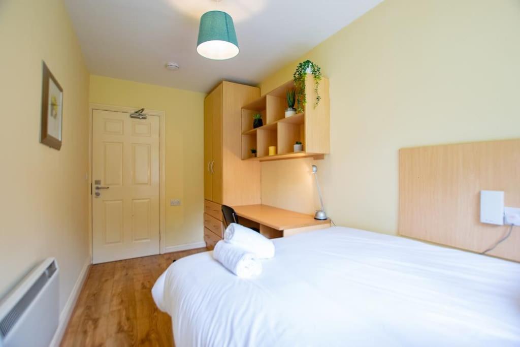 131 - Spacious 2 Bed Apt With Parking Apartment Galway Luaran gambar