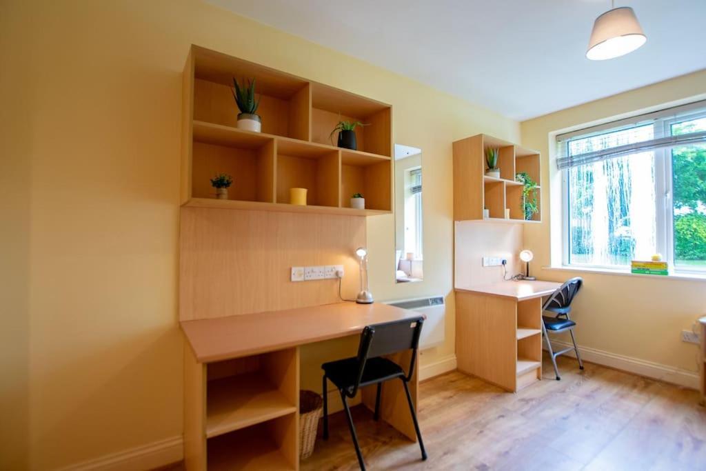 131 - Spacious 2 Bed Apt With Parking Apartment Galway Luaran gambar