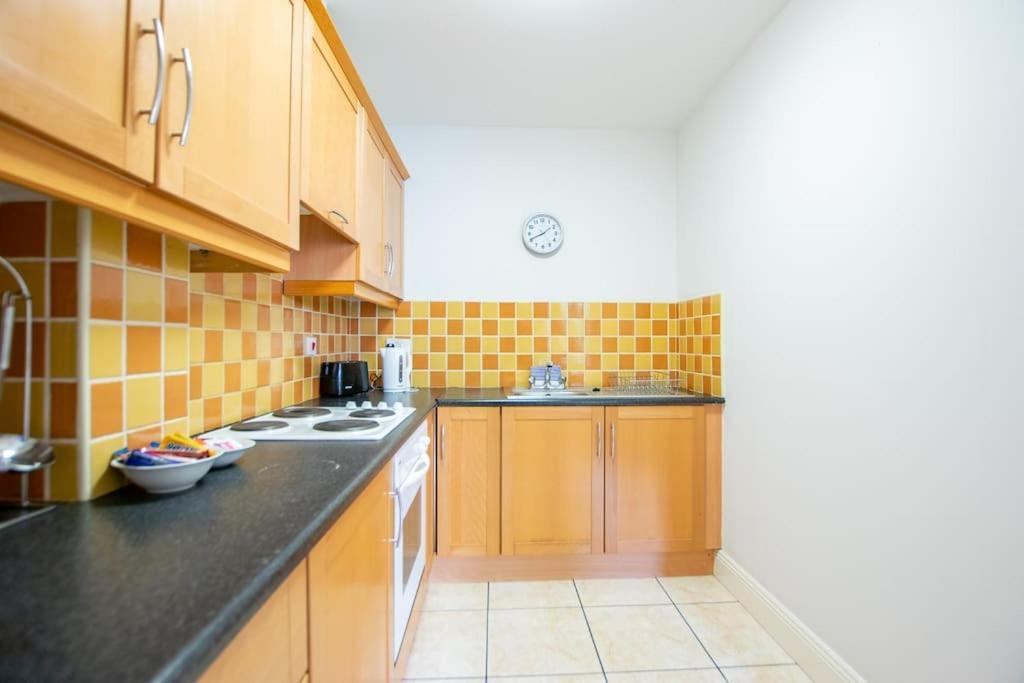 131 - Spacious 2 Bed Apt With Parking Apartment Galway Luaran gambar