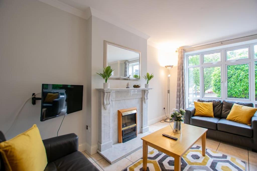 131 - Spacious 2 Bed Apt With Parking Apartment Galway Luaran gambar