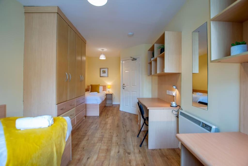 131 - Spacious 2 Bed Apt With Parking Apartment Galway Luaran gambar