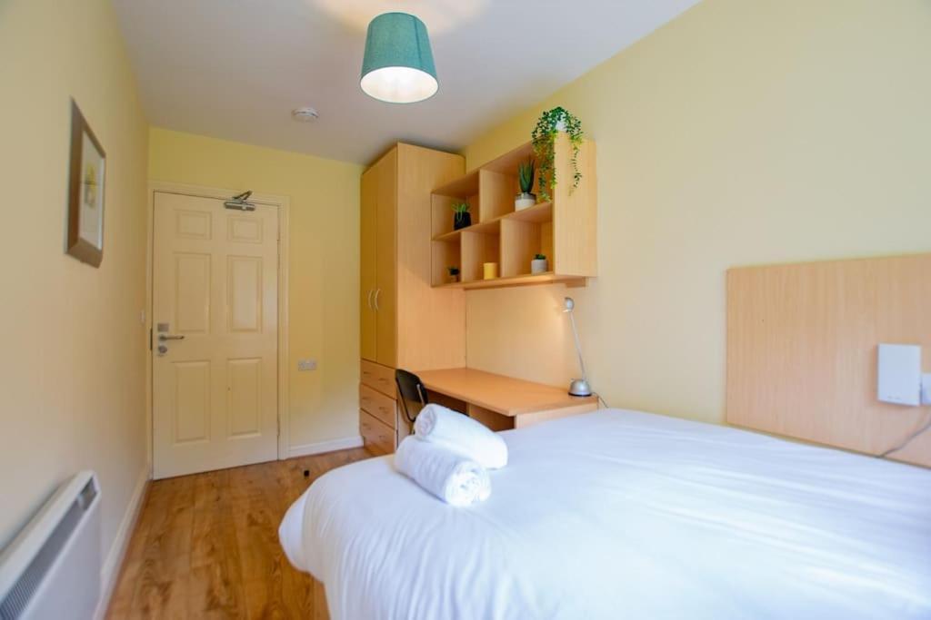 131 - Spacious 2 Bed Apt With Parking Apartment Galway Luaran gambar