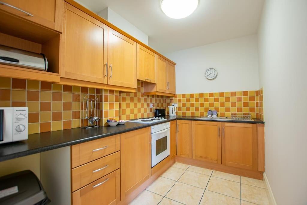 131 - Spacious 2 Bed Apt With Parking Apartment Galway Luaran gambar