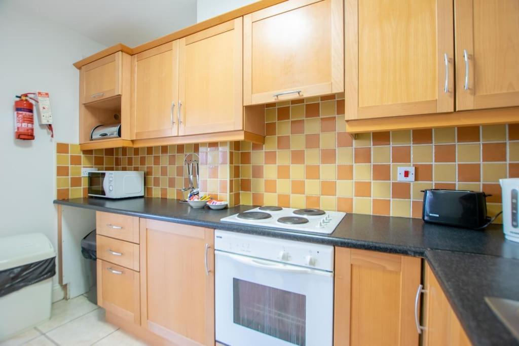 131 - Spacious 2 Bed Apt With Parking Apartment Galway Luaran gambar